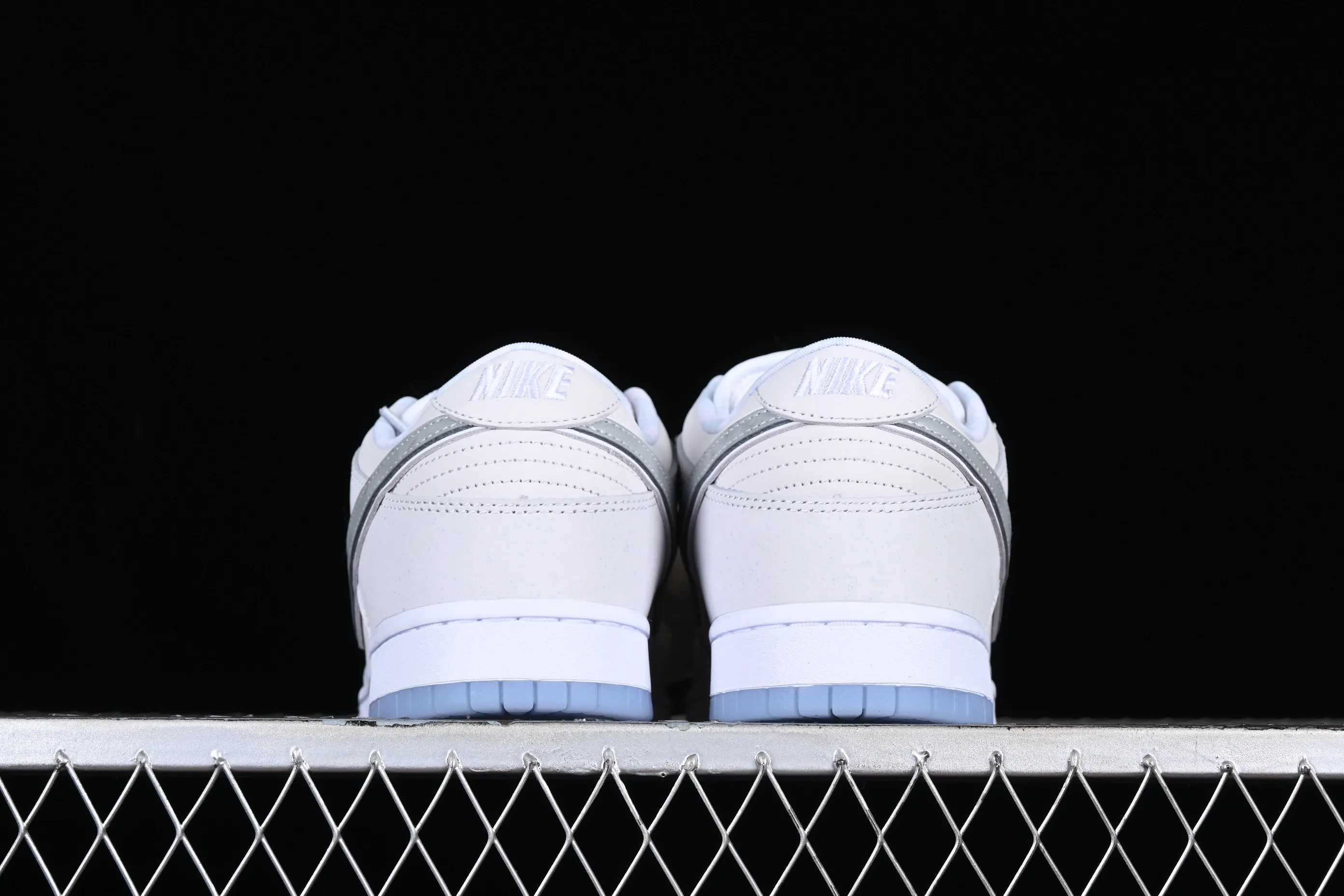 All Categories Nk SB Dunk Series Nk SB Dunk Low Low-top sneakers C version Concepts x Nk Dunk Low Pro SB "White lobster" full-layer white lobster SB low-top sports and leisure sneakers FD8776-100